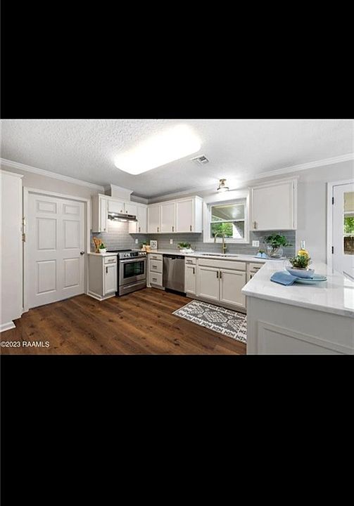2nd image of 315 N Larriviere Rd