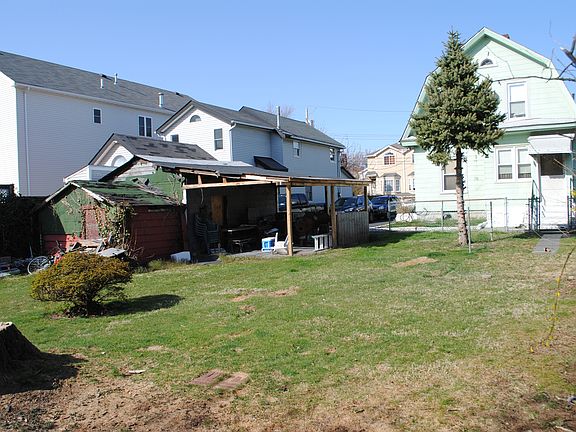 4th image of 168 Bedford Ave