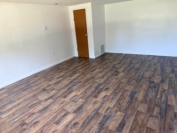 5th image of 909 E North F St