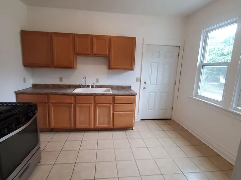 900 W Villa St. (Duplex) — Photo 9
