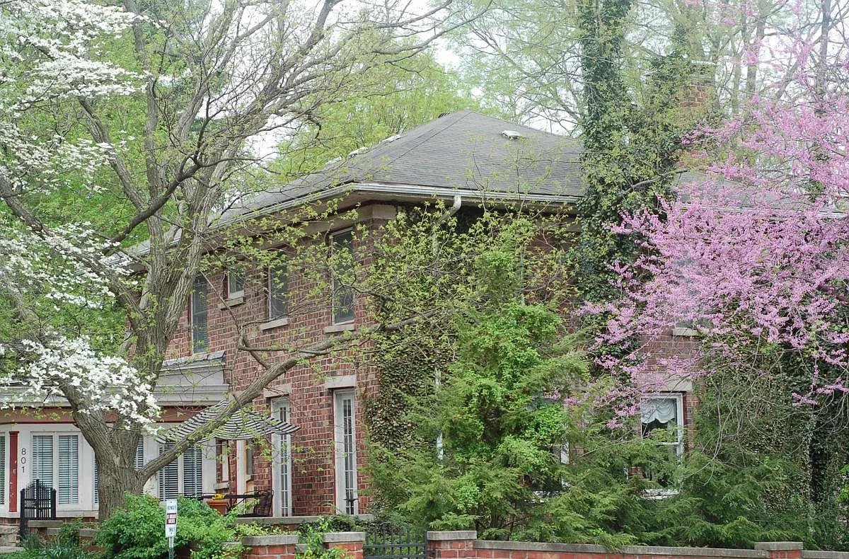 6 bed, 3104 sqft, $7,650 — Photo 1