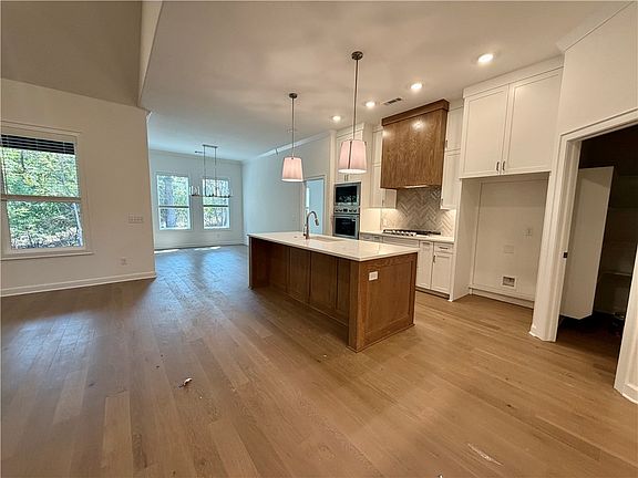 3rd image of 2552 N Crossover Rd