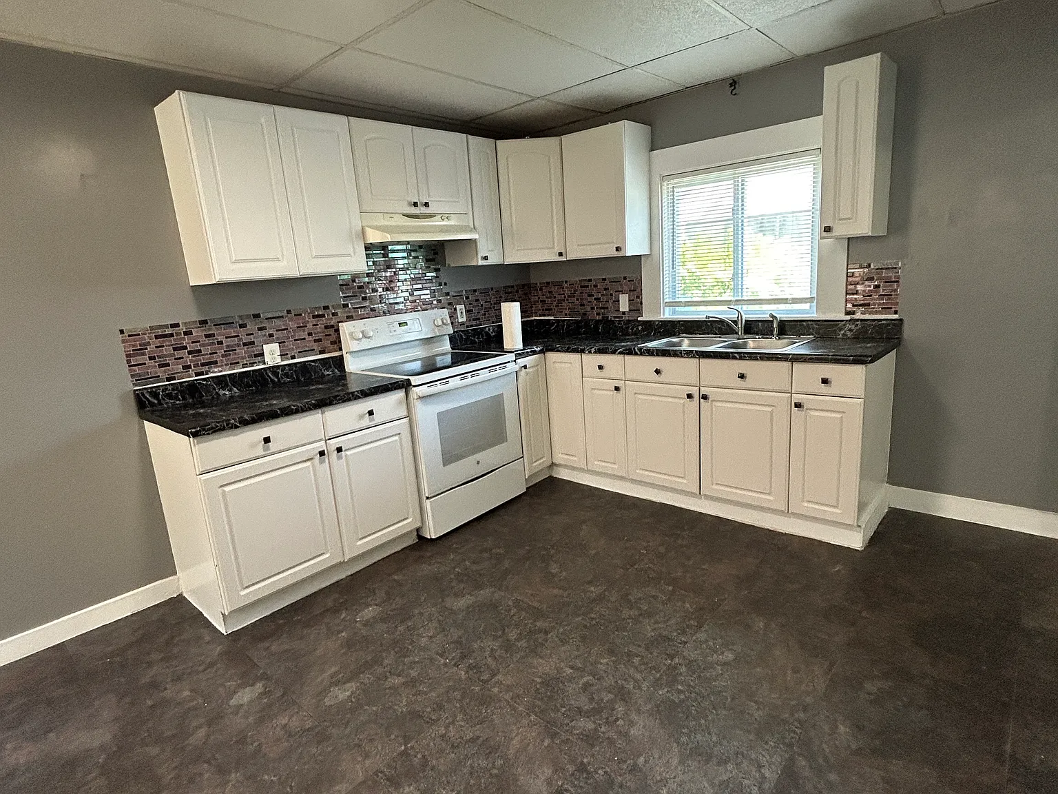 4 bed, 1000 sqft, $2,600 — Photo 3