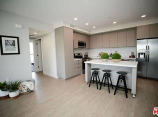 150 S Berendo St #201, Los Angeles, CA 90004