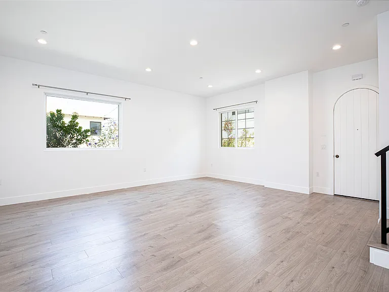 1029 Melrose Ave #104 — Photo 15