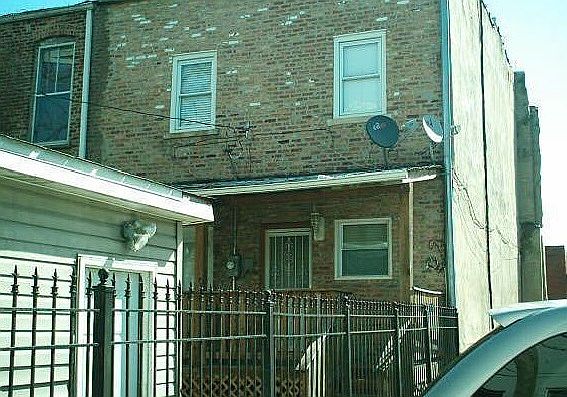 2nd image of 320 N Kedzie Ave