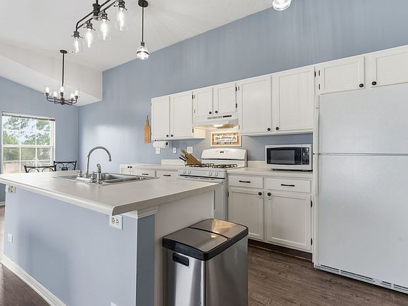5th image of 696 Fieldcrest Dr Unit C