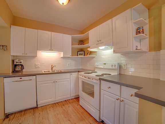 3rd image of 515 SW 11th Ct