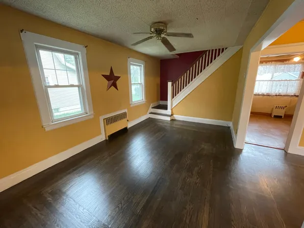 34 Carnation St, Bergenfield, NJ 07621