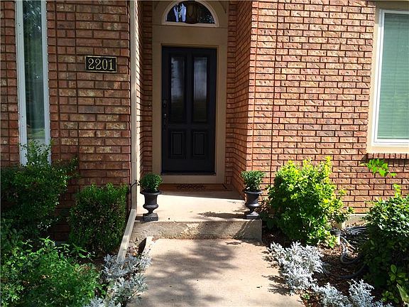 3rd image of 2201 Honeylocust Dr