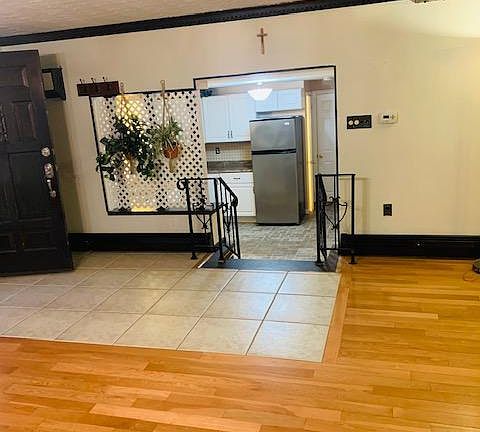 3rd image of 165 Market St Floor 1