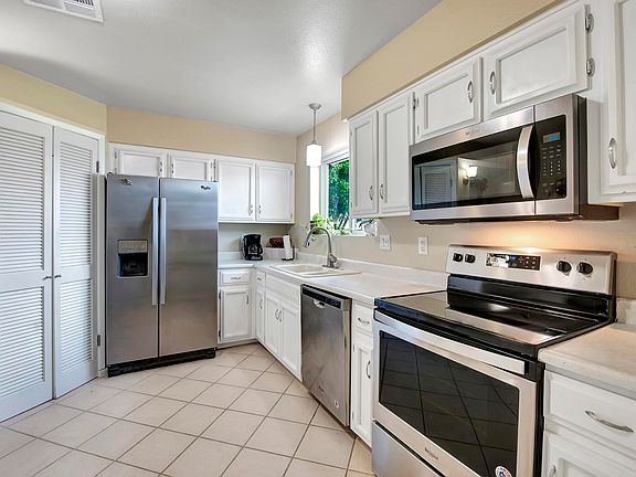 5th image of 2958 W Michelle Dr