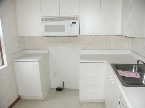 3rd image of 7268 Kirkdale Dr