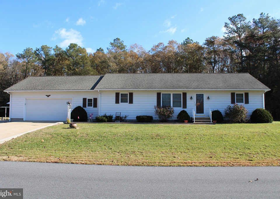 1st image of 210 Sandy Beach Dr
