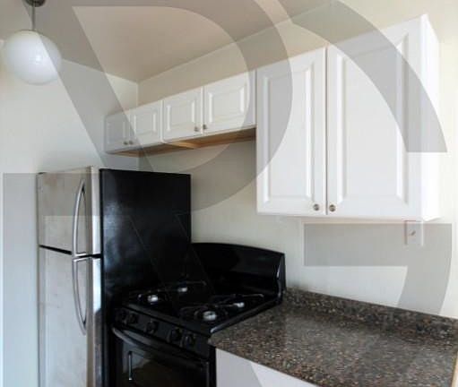 4th image of 2129 N Dayton St #2129301
