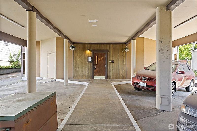 2nd image of 3209 Hoyt Avenue #302