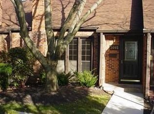 2093 Coach Rd N, Upper Arlington, OH 43220