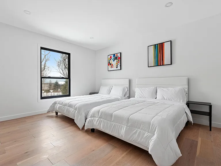 10 Hampton St — Photo 12