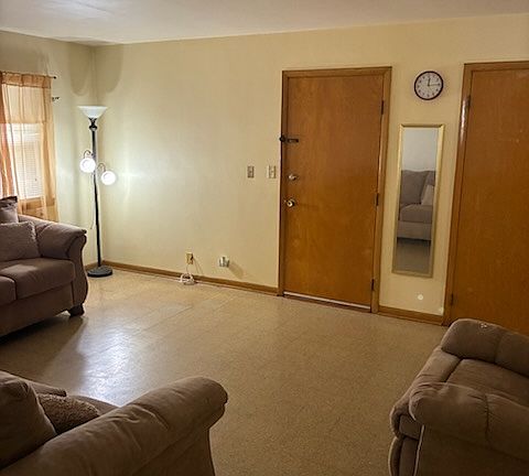 4th image of 5200 W Fletcher St