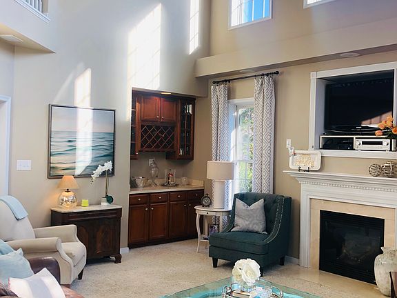 Built-in bar & wine rack