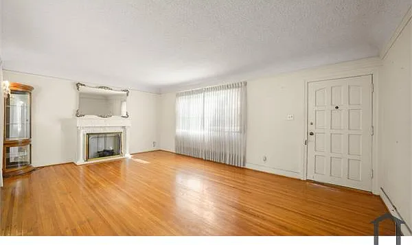4 bed, 1400 sqft, $4,760 — Photo 4