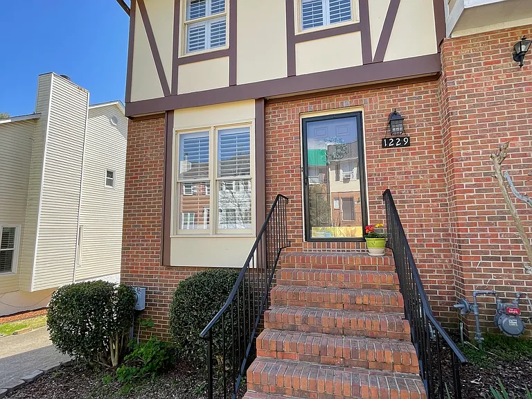 1229 Chason Dr — Photo 1