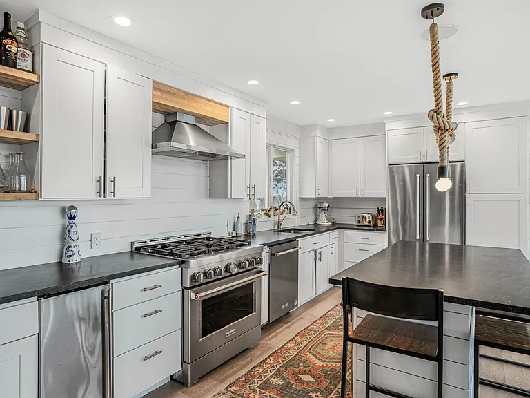 18 E Landing Rd — Photo 13