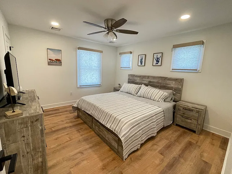 303 Forman Ave — Photo 24