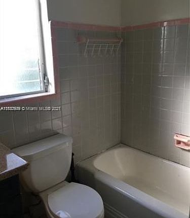 5th image of 1365 NE 105th St APT 1