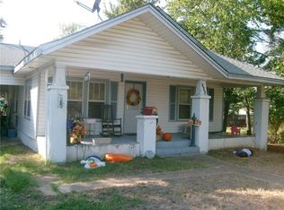 306 S Cedar St, Ector, TX 75439