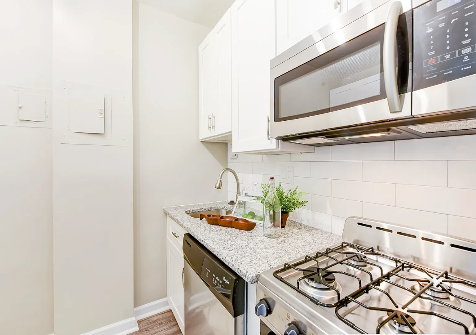 Newly Renovated Top Floor Studio At River Place East! — Photo 3