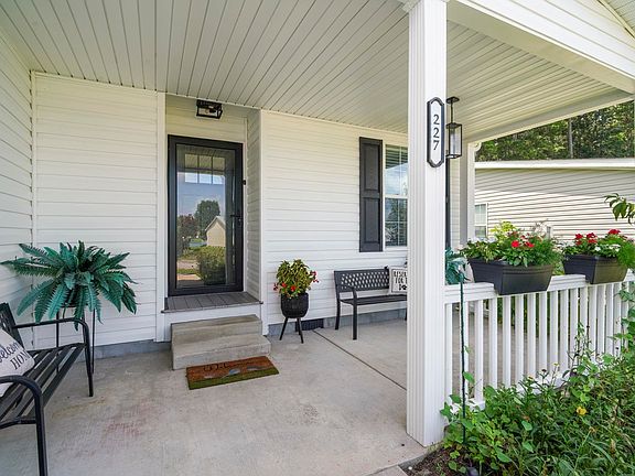 2nd image of 227 Lakeside Crossing Dr. #Lakeside Crossing