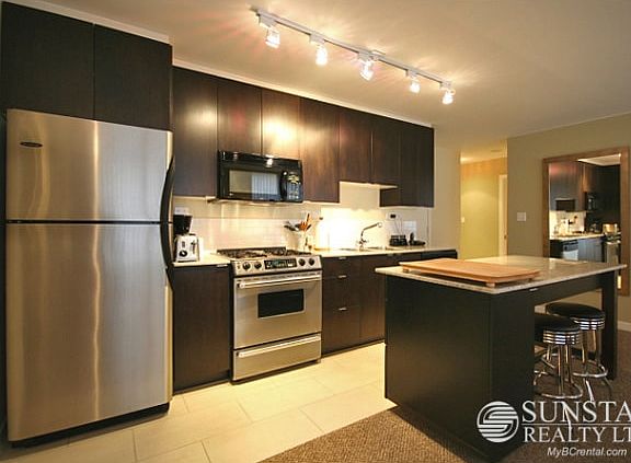 5th image of 989 Beatty St #12