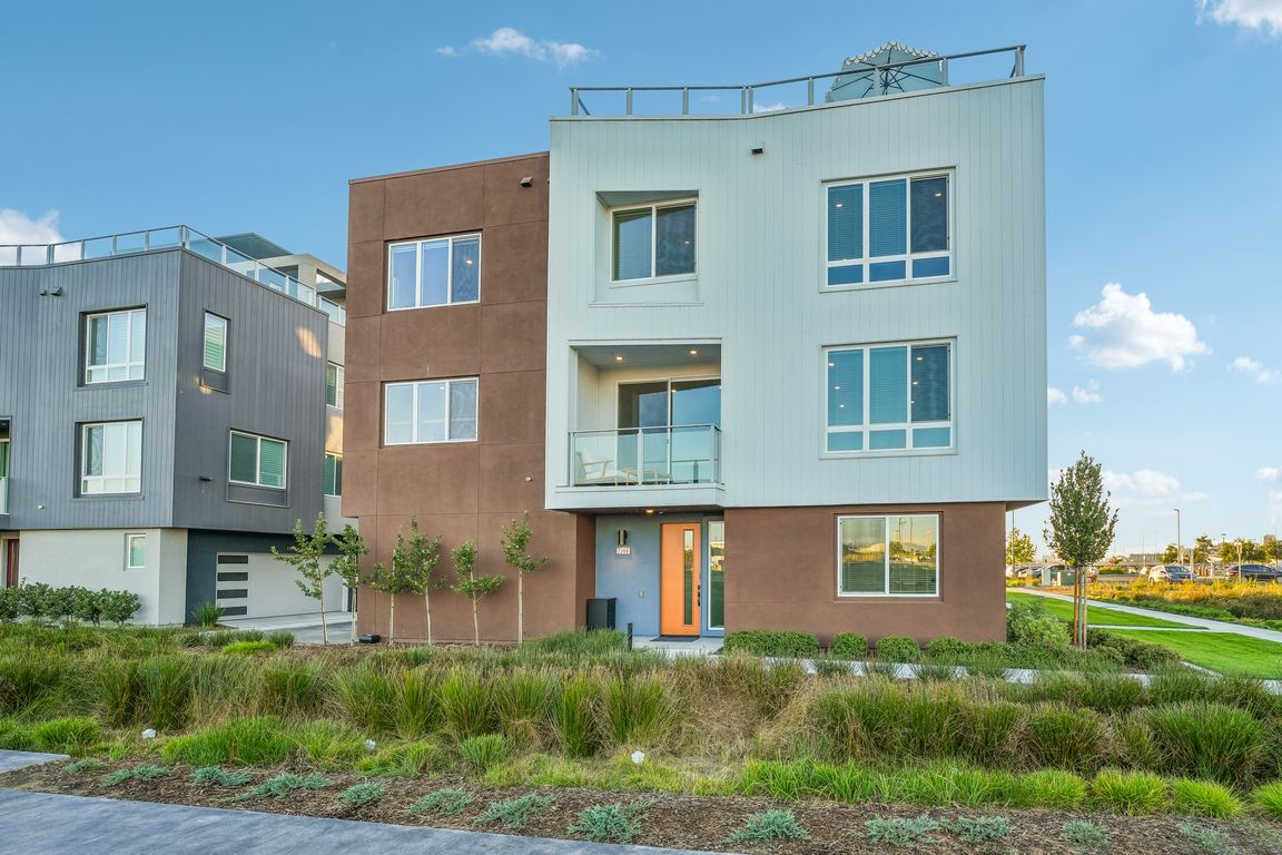 2388 Stanford St-S0609-003.jpg