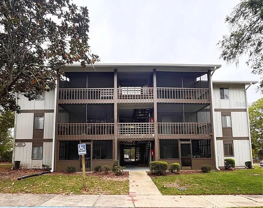 6519 W Newberry Rd #604