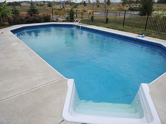 3rd image of 601 Griffin Ln
