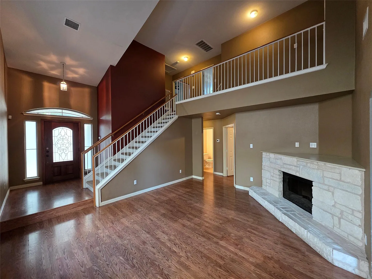 4 bed, 2.5 bath, 2073 sqft, $2,150 — Photo 2
