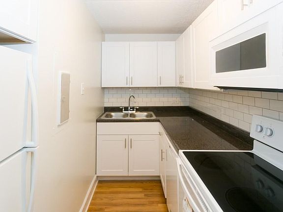 2nd image of 917 W Montana St #14