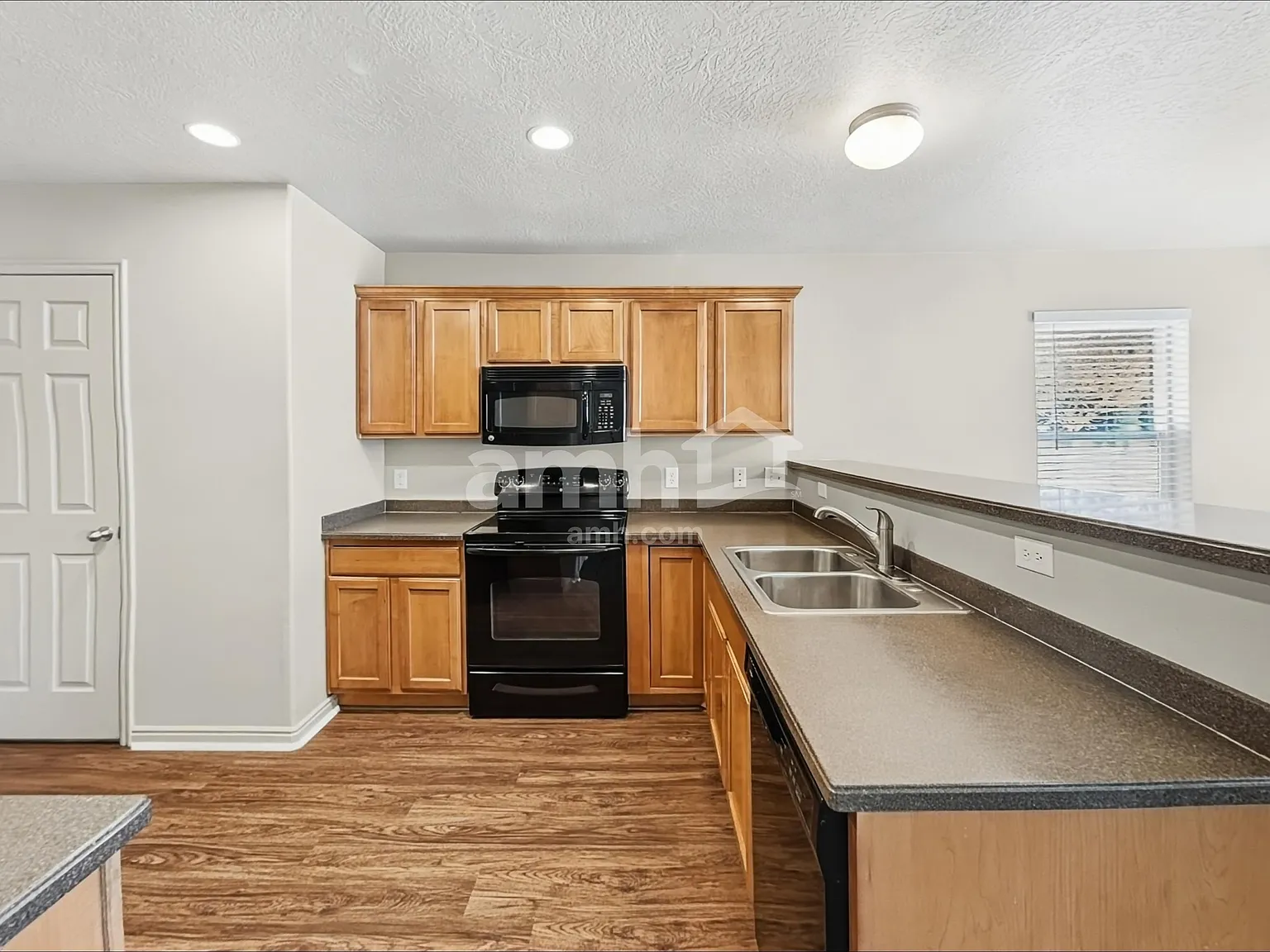 1805 E American Way — Photo 3