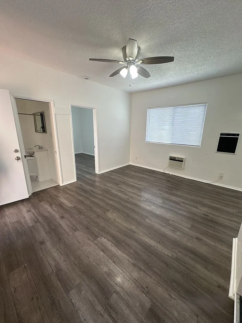 1 bed, 1.0 bath, $2,289 — Photo 3