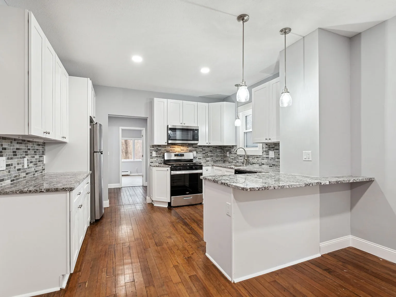 4 bedroom 3 bathroom Duplex Available Oct. 1st — Photo 4