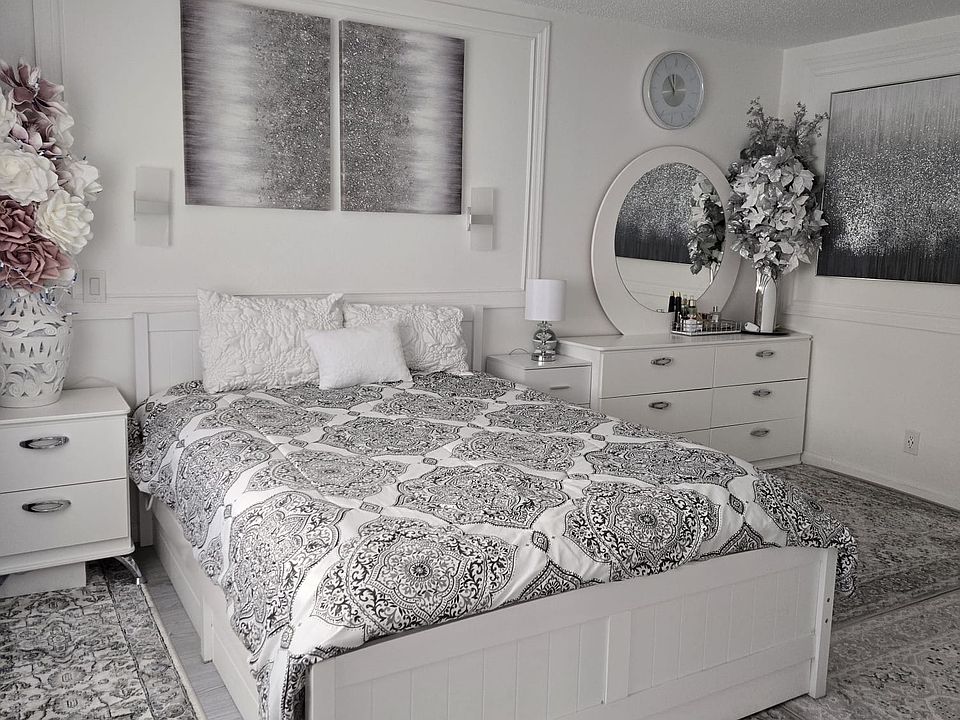 1st image of 1000 NE 14th Ave #3