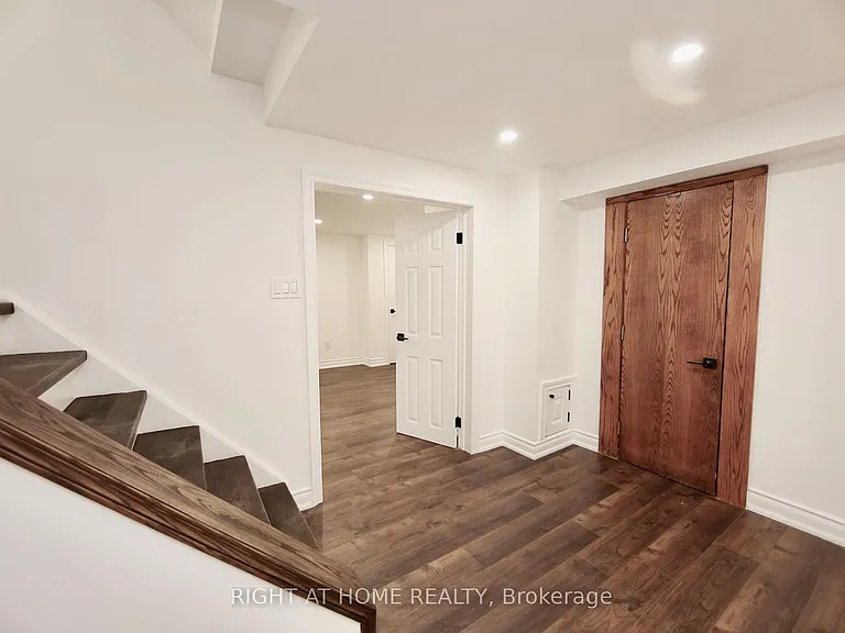 89 W Yonge Blvd NW — Photo 37