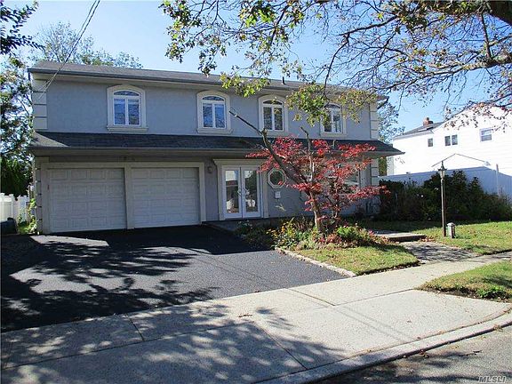 2nd image of 3924 Greentree Dr