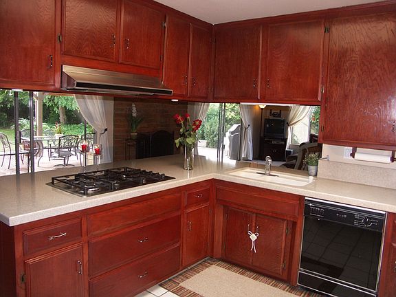 Cherry stain kitchen cabinets with Zodiak countertops