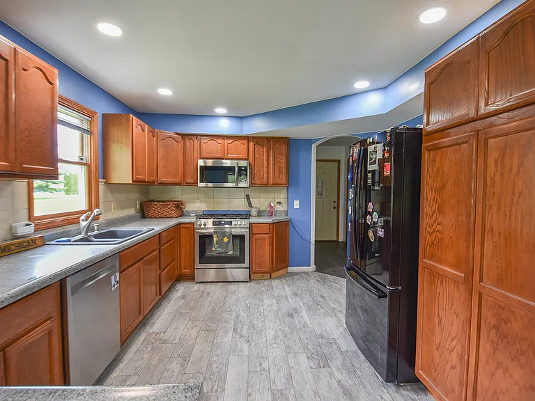 912 Miller Dr — Photo 4