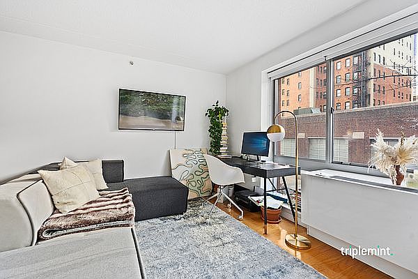 1st image of 555 W 23rd St APT N3g