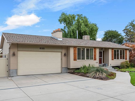 3rd image of 835 E Canyon Breeze Ln