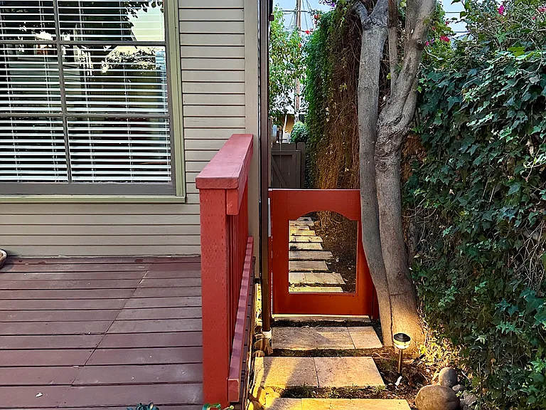 Private entrance from alley