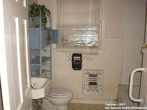 4th image of 740 VENICE ST